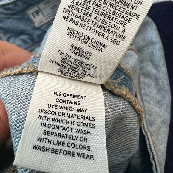 FREE PEOPLE Modern Femme‎ Denim Mini Skirt in Faded Blush Wash size 2 - Picture 6 of 8